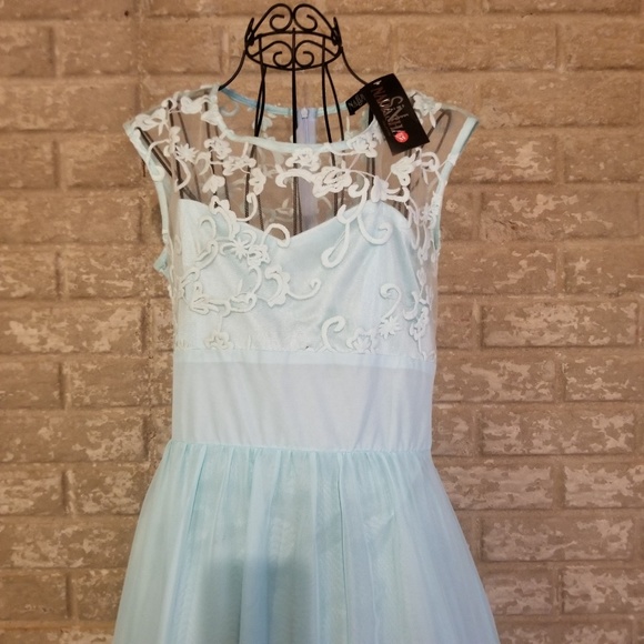 Absolutely Stunning evening gown - Picture 2 of 7